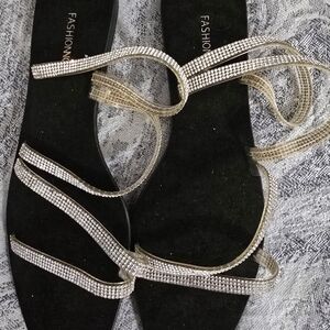 Fashion Nova woman's sandals New without tags size 10